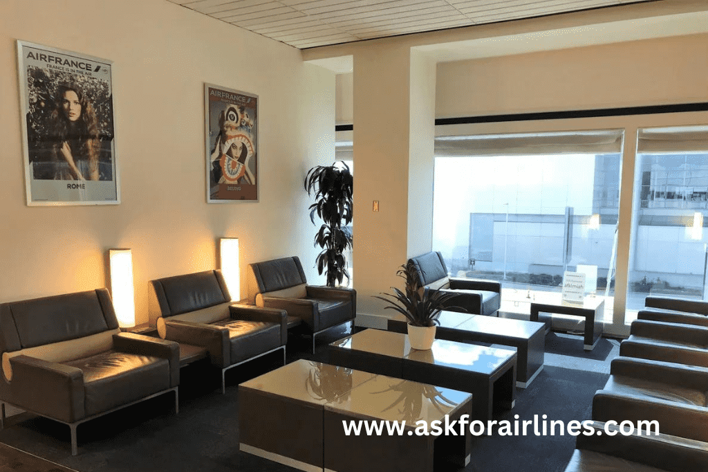 Lounges and Waiting Areas in HOU airport